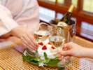 白雲荘は記念日などのお祝いに最適。シャンパンやケーキの演出をお楽しみください。