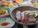 *【夕食一例】壱岐牛の陶板焼き。ご自身の好きな焼き加減でアツアツのまま食べられるのがうれしいですね♪