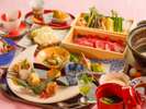和食会席のメインは選べるお鍋。「和牛すき焼き」「和牛しゃぶしゃぶ」「海鮮しゃぶしゃぶ」より選択。