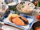 【ご朝食】身体にやさしい和朝食をご用意しております。