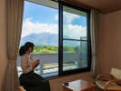 阿蘇山側のお部屋からは阿蘇の雄大な景色を臨めます。
