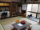 【和室１0畳】町家風の作りで、少し広めの京間です。最大5名までゆったりとお過ごし頂けます。