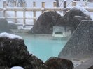 冬季の露天風呂。雪見風呂の風情をお楽しみください。