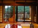 飛騨川沿いに並ぶ露天風呂付き客室【川の寮四季彩】夕食は、料亭個室観月でご案内致します。