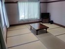 一階10畳’22年に改装した綺麗なお部屋です。