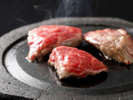 希少なご当地牛。能登牛を石焼ステーキで贅沢に。トロけるように柔らかく肉の旨みが口いっぱいに広がります