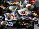 鮮やかな色彩の金沢伝統の加賀野菜をふんだんに使います。金沢の郷土料理を心をこめてお出し致します。