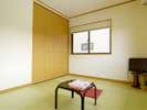 和室6畳-A　窓から日光連山を見ることのできる、見晴らしの良いお部屋