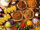 【夕食ビュッフェ】新鮮な魚介や旬の野菜を贅沢に使用した沖縄伝統料理や、国際的料理の数々。