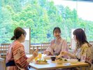 豊富なビュッフェメニューに心も弾む朝の時間。福一の朝食ビュッフェ「旬菜健美」は展望ダイニングで。