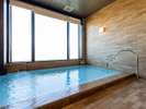 【貸切風呂「月　-TSUKI-」（10階）】ファミリーやカップルでプライベートな空間が楽しめます。