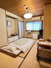 和室シングル。畳のお部屋のため、ゴロゴロと寛ぎやすく連泊のお客様に特に人気のお部屋です。