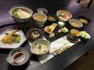 とうふ料理一例とうふの旨みを活かした、名物大山とうふに四季折々の旬の美味しさを添えて。