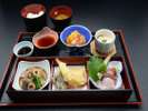 味箱御膳(○お造り○季節の煮物○小鉢○天ぷら○茶碗蒸し)
