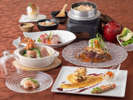 アミューズ・オードブルなどから始まる伊豆の味覚と季節の食材を使用した和洋折衷ディナー