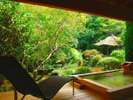 4人は入れる大きな露天は極上源泉100％！庭園を眺めながら贅沢な湯浴み。昔ながらの「日本旅館の休日」を
