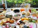 ご宿泊の皆様にご朝食は無料サービス。