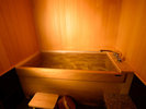 ・【ひのき風呂付客室】天然木の香りが心地よく、ゆったりとした入浴時間がお楽しみいただけます