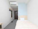 ベッド幅120cm×195cm　広さ11平米　フランスベッド製のベッドをご用意しております。