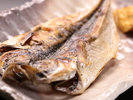 料理_朝食焼魚_焼魚は地の干物をどうぞ。ぎゅっと味が凝縮された干物は和朝食では外せないですよね。*