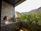 箱根連山を見ながら入る専用客室露天風呂
