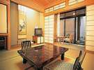 夕食をお部屋でゆったりと頂くプランの露天風呂付き客室（一例）