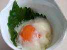 （朝食一例）和歌山のうめどりから生まれた「うめたまご」の温泉卵。ご飯にのせて、ガッツリ召し上がれ～