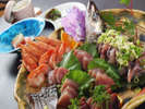 【地魚刺身盛り】伊豆ならではの新鮮な旬の地魚の盛り合わせです！