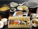 【朝食】一日の元気の源は朝ごはんから♪福井県産コシヒカリのご飯はお替り自由です！