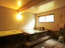 【温泉】2つの浴槽で草津の湯をお楽しみいただけます。