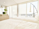 ・【ベッドルーム】シングルベッドのツインルーム。落ち着いた雰囲気で快適にお休み頂けます