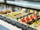 ◆パティシエ・ラボ/色とりどりのケーキが並ぶスイーツショップ(イメージ)