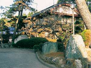 夕・朝食は母屋の宴会場でどうぞ！