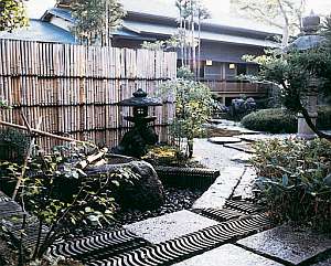 季節ごとに表情を変える日本庭園