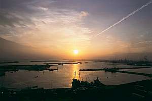小名浜港の夕景は旅情緒を満喫させてくれる