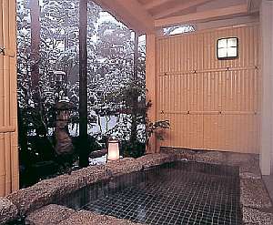 露天風呂から見る雪景色は最高です☆　※露天風呂はひとつです