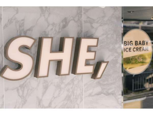 当館の「SHE,」には隠された意味が。気になった方はぜひスタッフまでお声がけください。