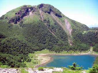 白根登山で見られる五色沼