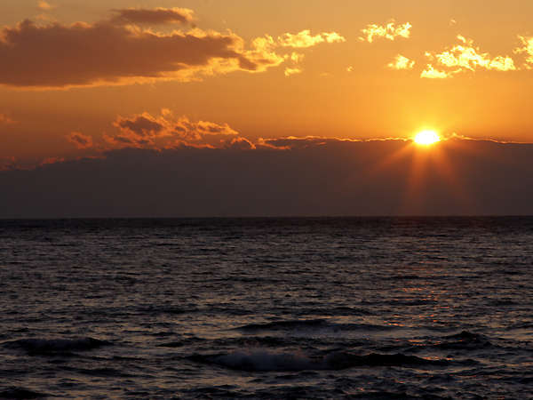 *【宿から眺められる美しい夕日】