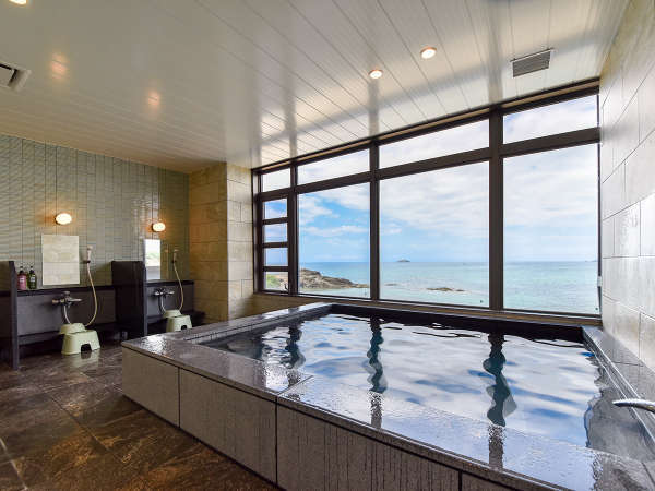 *【男湯大浴場】日本海を一望できるオーシャンビューの大浴場！