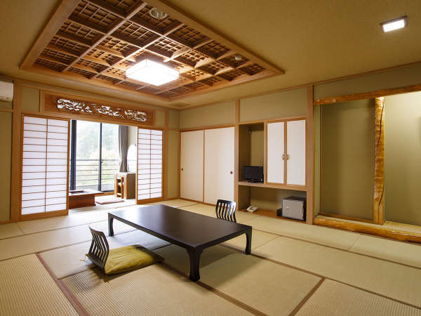 【富士山側】16畳和室（広縁付）。お部屋から富士山が見える16畳の和室です。