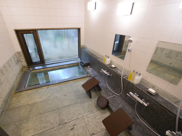 ・【浴室】浴室が2つあり洗い場も広いので、大人数でもゆっくりと入れます（温泉ではございません）
