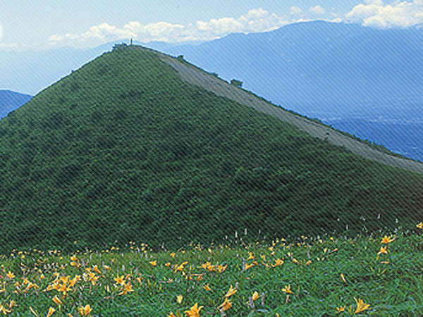 *飯盛山／山頂からは八ヶ岳や富士山など360度の大パノラマが広がります