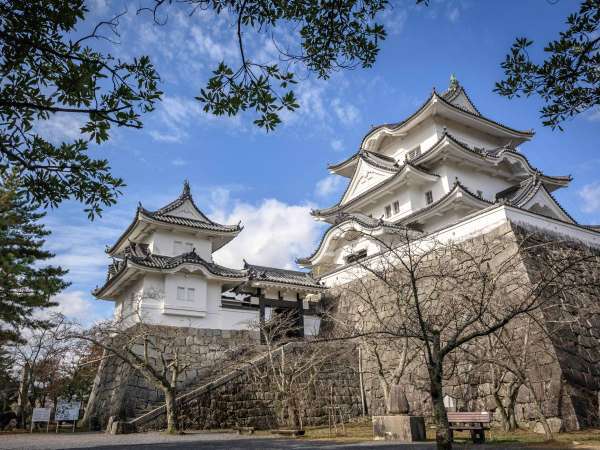 【伊賀上野城】日本一、二の高さの石垣を持つ伊賀上野城。市内中心部に位置する城址。