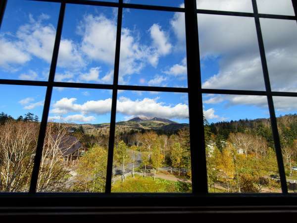 ■客室(山側)■窓からは雄大な旭岳がご覧いただけます。