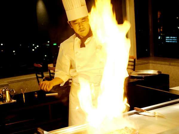 １８階鉄板焼レストラン『八景』　熟練された匠の技をお楽しみ下さい！