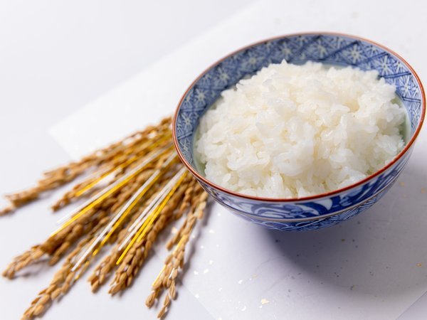 信濃川の豊かな水と土壌に恵まれ、生産者たちが丹精込めて作り上げたお米です。
