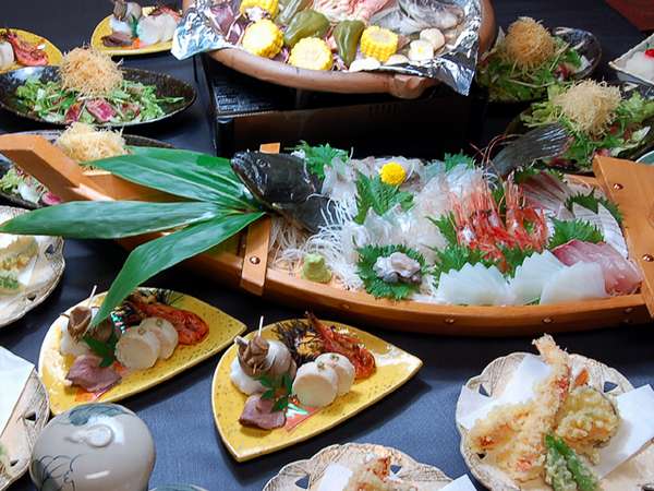 友善の人気「漁火料理」です。新鮮な日本海の魚介類を存分にお召し上がり下さい！