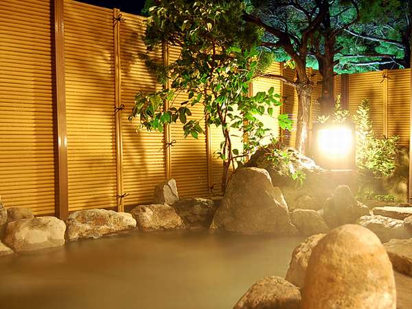 夕日ヶ浦海岸に面した露天風呂です。潮騒をBGMにゆっくりとご入浴下さい。