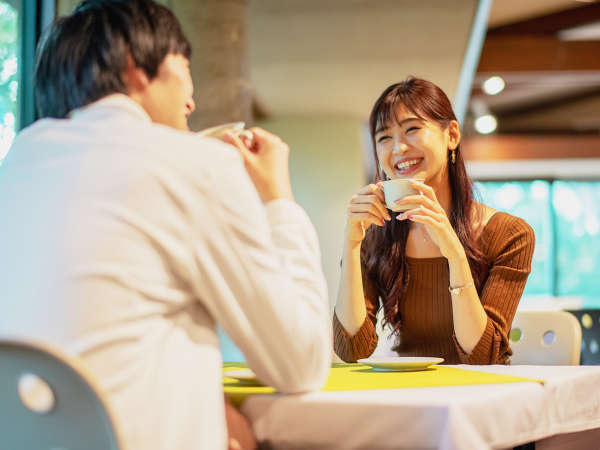 あたたかい木々の素材、大きな窓からの木漏れ日に笠間焼の食器で”旅気分UP！”ランチ・ディナー当日可◎